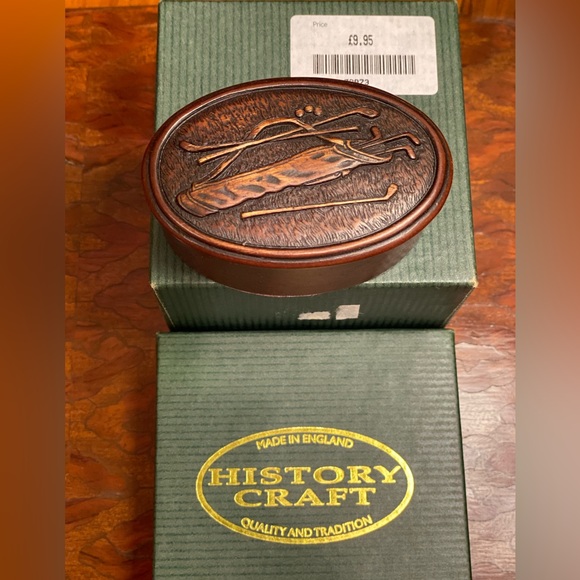 Golf Trinket Box with Lid. Wood-Look Resin with Old Scottish Clubs in Golf Bag. - Picture 4 of 5